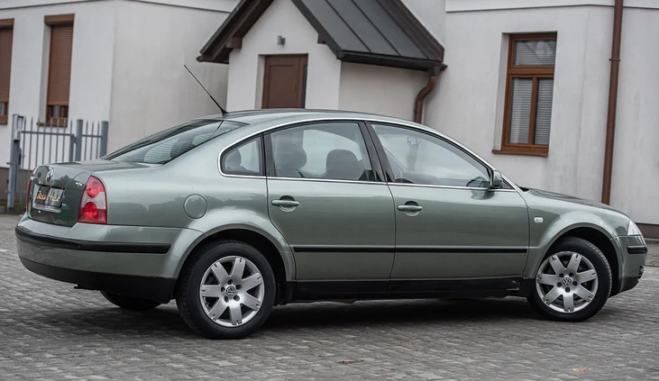 Volkswagen Passat cena 15900 przebieg: 272123, rok produkcji 2003 z Glinojeck małe 254